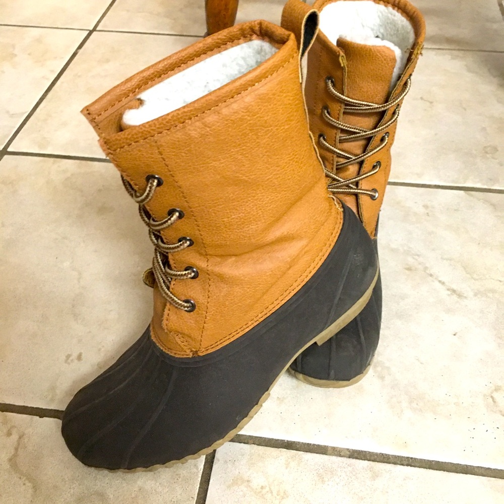 Duck boots women size 5